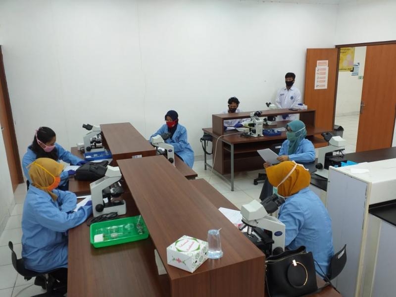 Pengabdian Masyarakat Dosen Biologi: Pelatihan Pembuatan Preparat Biologi untuk Guru-Guru  SMA/MA/Sederajat di Bangka