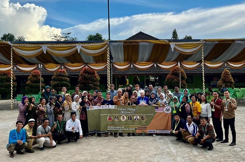 Alumni Biologi Membersamai Tamu Dosen dari Amerika (USA)