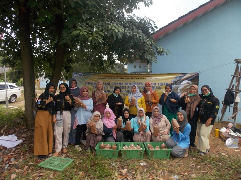 Pelatihan Pembuatan Media Tumbuh Jamur Guna Mendorong Kemandirian Budi Daya Jamur di Desa Teru